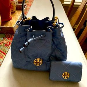 Like new Tory Burch drawing leather bag and card holder